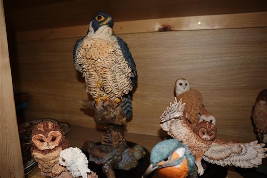 A collection of Country Artists and other resin models of birds and animals, including a large peregrine falcon (23)